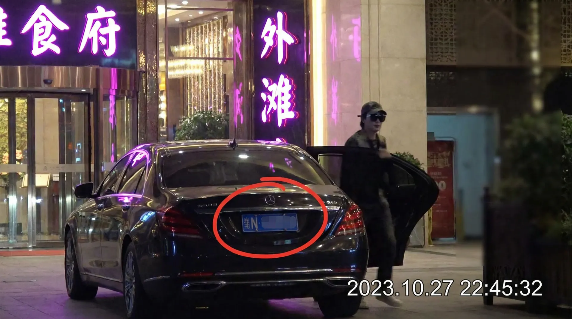 色情网站-吃瓜爆料色情网站影视|色情网站最新地址聚集地 - 豪车餐厅外被拍